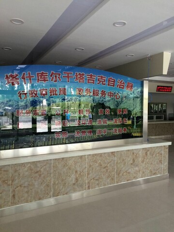 新疆自治區(qū)塔縣政務(wù)服務(wù)中心叫號(hào)系統(tǒng)、信息發(fā)布系統(tǒng)由米可提供1.jpg